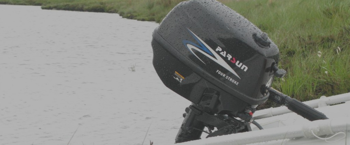 Motor tempel Parsun di perairan